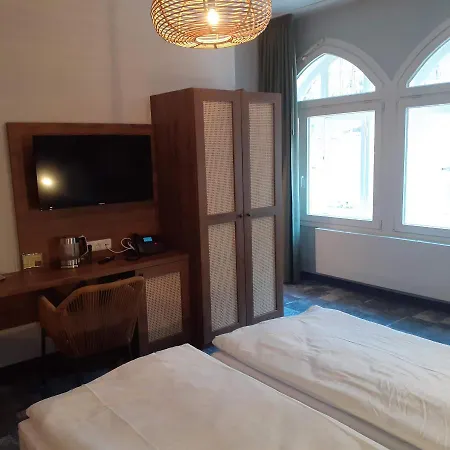 Wellnesshotel Waldquartier Gmbh *
