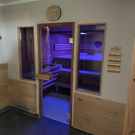 Wellnesshotel Waldquartier Gmbh *